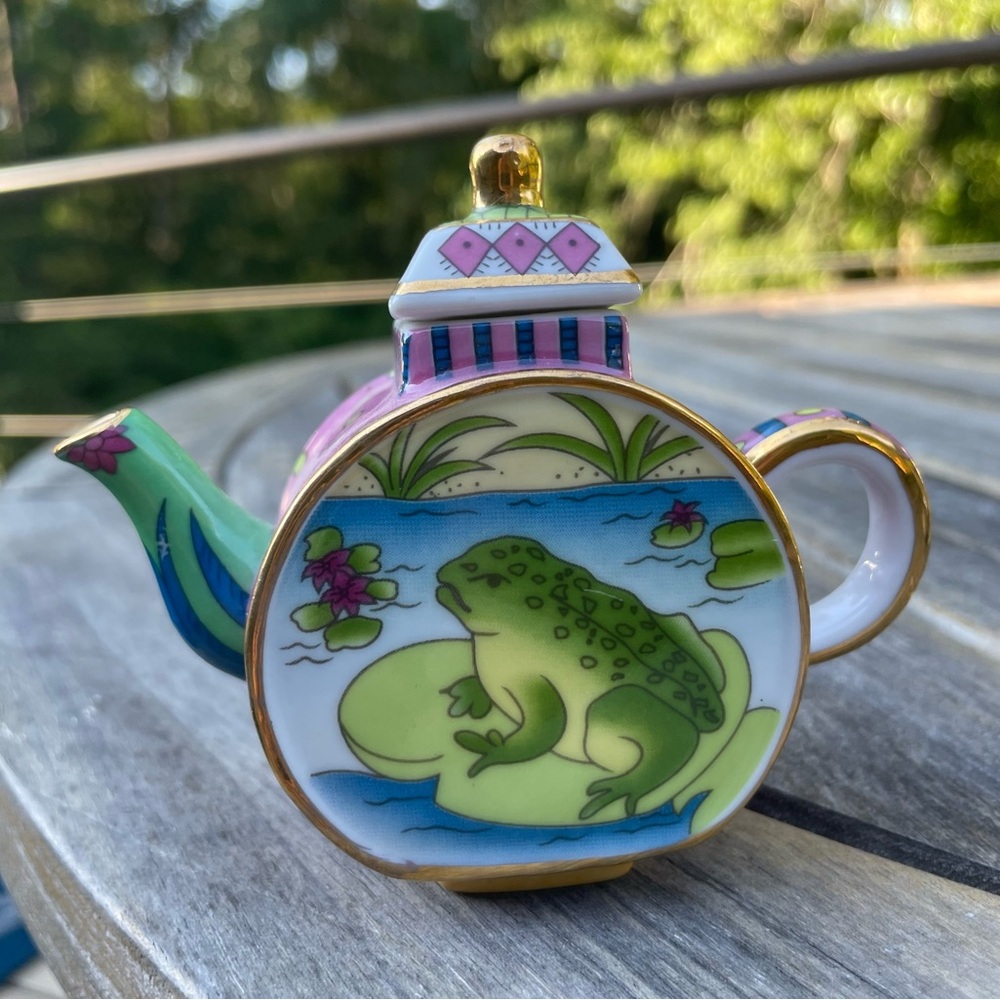 Vivian Chan Mini Frog Teapot Pink Rare Floral Lilypad Pond Multi Color - Picture 3 of 8